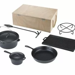 Null BBQ-Nerd© Dutch Oven "Professional" 9,0L Mit Ständer | Bereits Eingebrannt | Gusseisen Feuertopf Mit Deckel Und Integr. Bratpfanne und Deckelheber -Bartscher Verkäufe 161462d9 f2d6 4f37 ad40 38b4f3df9f6c 2 scaled